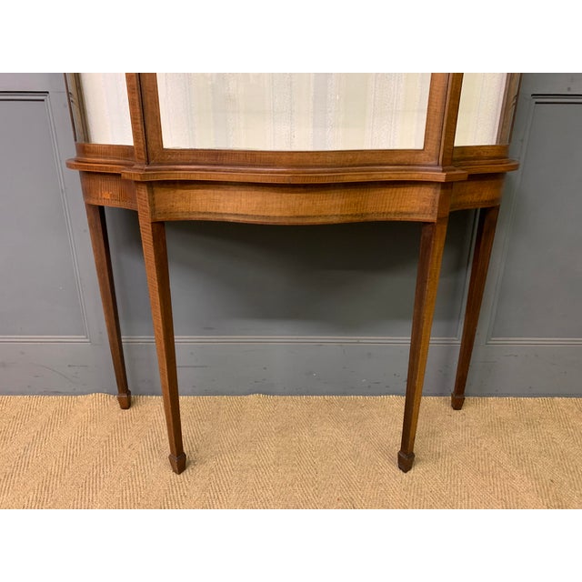 Inlaid Mahogany Display Cabinet from Maple & Co., 1900 For Sale - Image 12 of 15