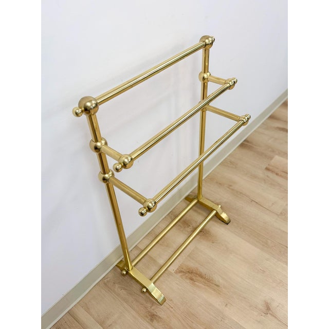 Vintage Polished Brass Three-Tier Freestanding Towel Rack Ball Finials Atomic For Sale - Image 9 of 10