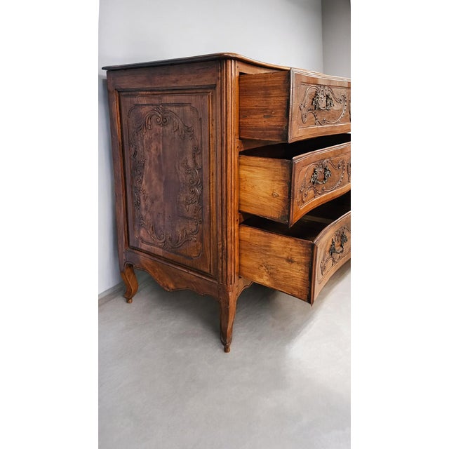 Antique Italian Louis Xv Chest of Drawers in Walnut, 1750s For Sale - Image 10 of 17