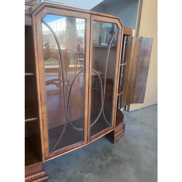 Art Deco Cathedral Display Cabinet with Ebonized Base, Vitrine, circa 1930 For Sale - Image 11 of 18