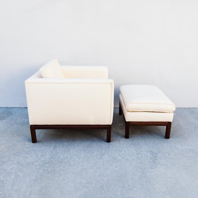 Mid-Century Modern Restored Mid Century Modern Knoll Style Leather Club Chair & Ottoman For Sale - Image 3 of 12