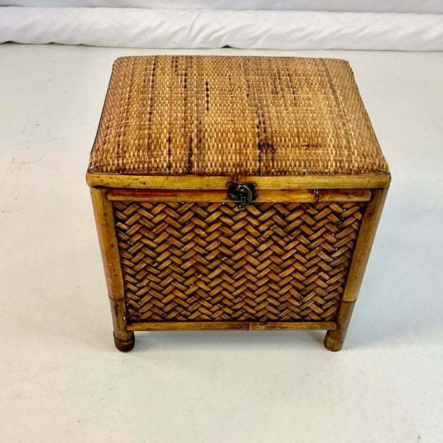 Hollywood Regency 1980s Vintage Boho Chic Coastal Ralph Lauren Style Rattan, Bamboo, Wicker Storage Bench For Sale - Image 3 of 18