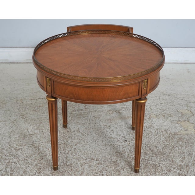 Wood Pair of Henredon Round French Louis XVI Walnut Lamp Tables For Sale - Image 7 of 18
