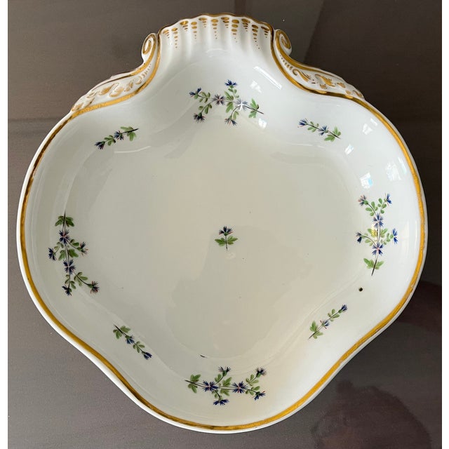 Antique 18th Century Paris Porcelain Sprig, Cornflower or Barbeaux Shell Shape Serving Dishes - A Pair For Sale - Image 12 of 18
