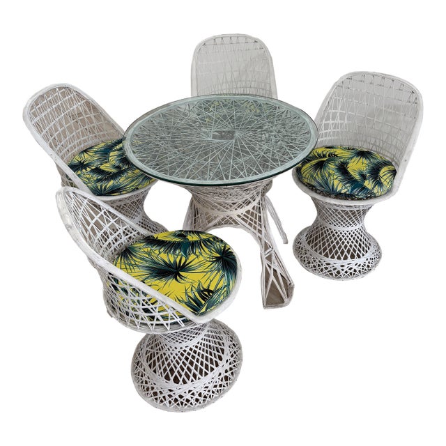 Mid-Century 5 Piece Spun Fiberglass Table and Chairs For Sale