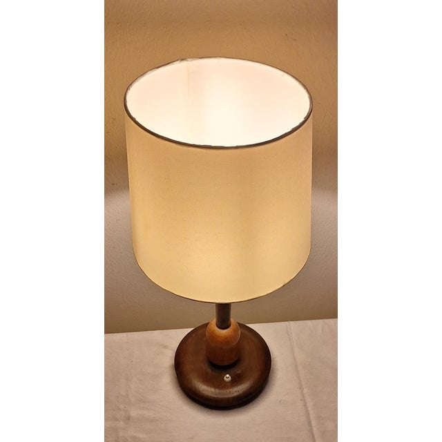 1930s German Art Deco Table Lamp in Turned and Stained Maple, 1930s For Sale - Image 5 of 7