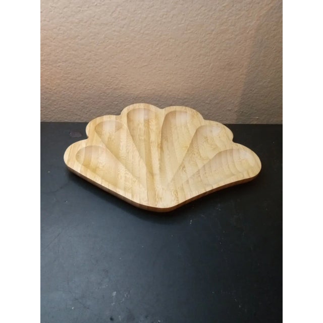 GORGEOUS Beachly Bamboo 9" Shell Tray This GORGEOUS Beachly Bamboo 9" Shell Tray is a vintage serving tray made from brown...