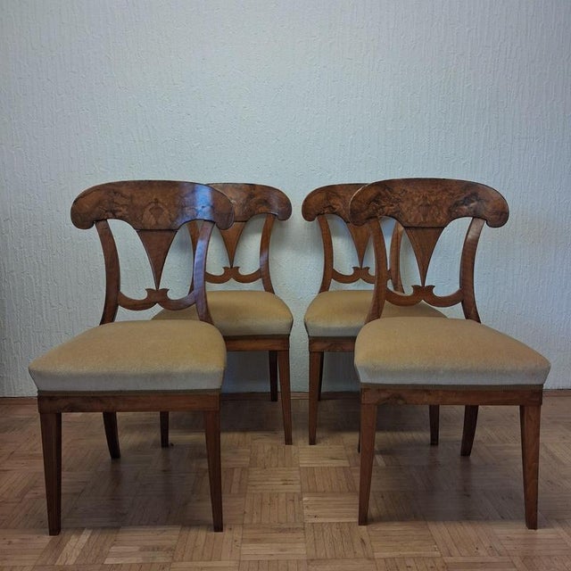 These elegant shovel-shaped chairs date from the early biedermeier period, around 1820. The harmonious lines, warm walnut...