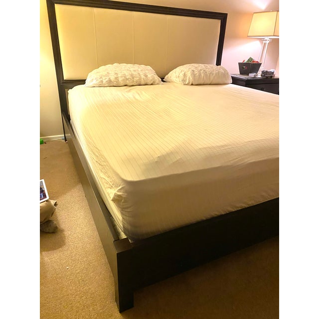 The Ethan Allen Artisan Fairmont bed is a transitional farmhouse-style bed crafted from solid oak and oak veneers,...