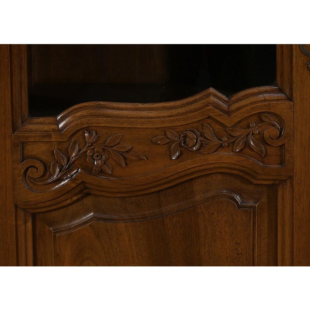 Late 19th Century Louis XV Walnut Showcase Bookcase For Sale - Image 12 of 18