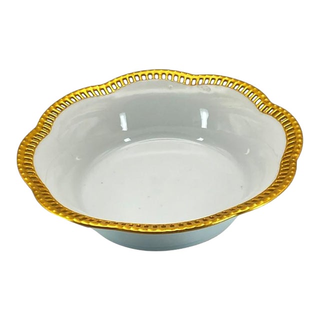 Carl Schumann Arzberg Reticulated Porcelain Bowl 7.5-inch With Gilded Scalloped Edge (Antique, Ca. 1920) Bavaria For Sale