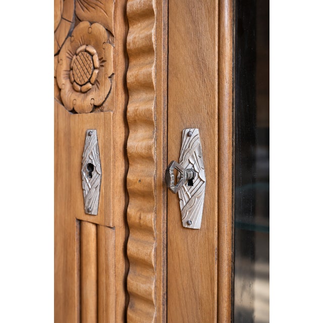 Art Deco Walnut Display Cabinet with Carved Decorations and Brass Details, 1930s For Sale - Image 6 of 11