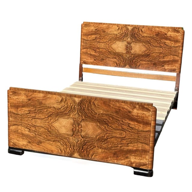 Art Deco Double Bed in Figured Walnut, 1930s For Sale - Image 4 of 14
