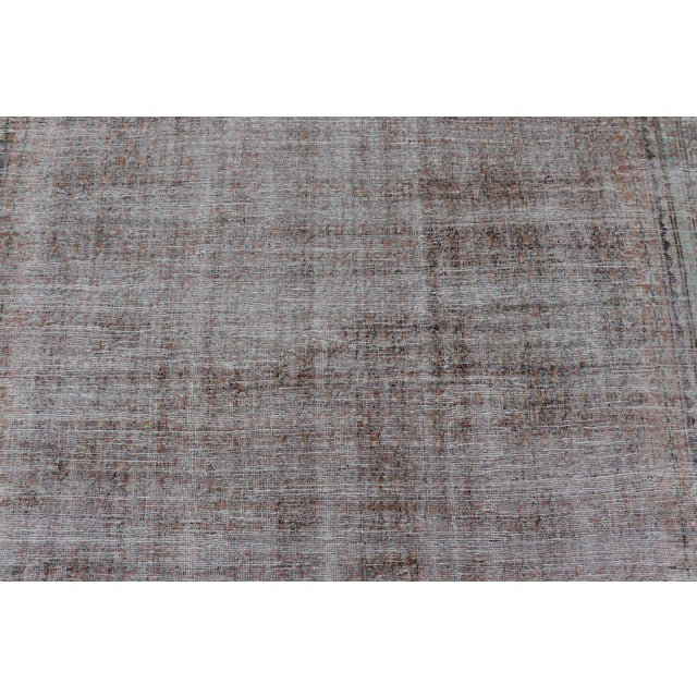 Early 20th Century Antique Distressed Persian Mahal Rug With Large Medallion in Muted Colors For Sale - Image 5 of 12