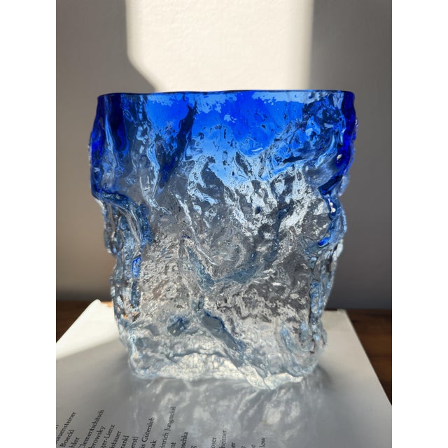 Large Brutalist Cobalt Blue Art Glass Vase by Kaj Blomqvist for Kumela, Finland, 1970s For Sale - Image 18 of 18