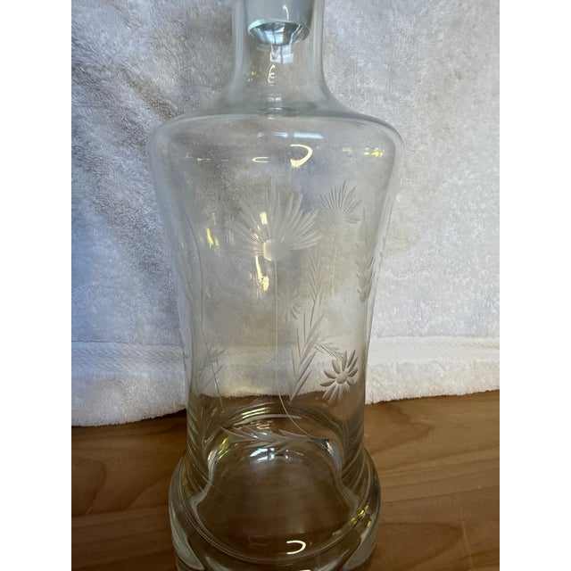 Art Deco 1940's Art Deco Etched Glass Crystal Top Decanter For Sale - Image 3 of 7