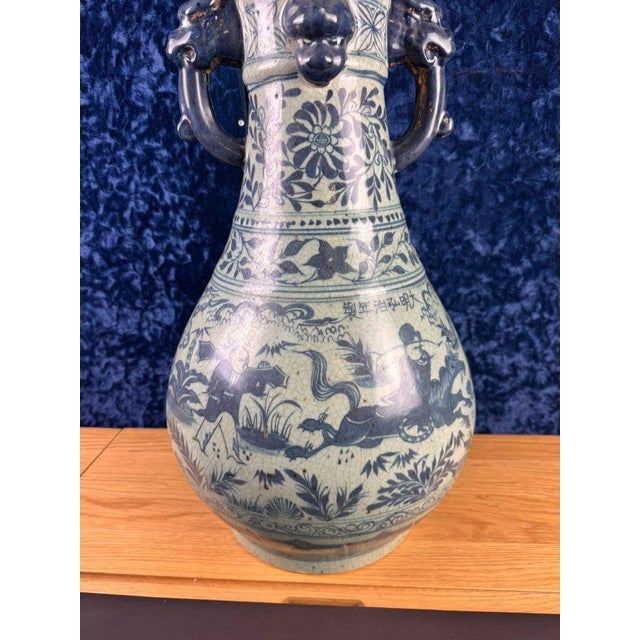 Asia, 19th century: Very large porcelain vase decorated with lively scenes / h 62cm, entirely decorated with lively scenes...