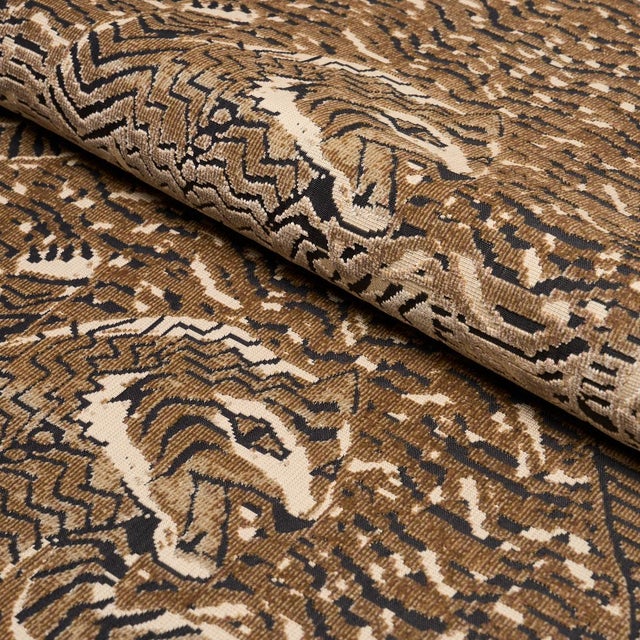 Schumacher SAMPLE - Schumacher Tigress Velvet Fabric In Champagne For Sale - Image 4 of 4