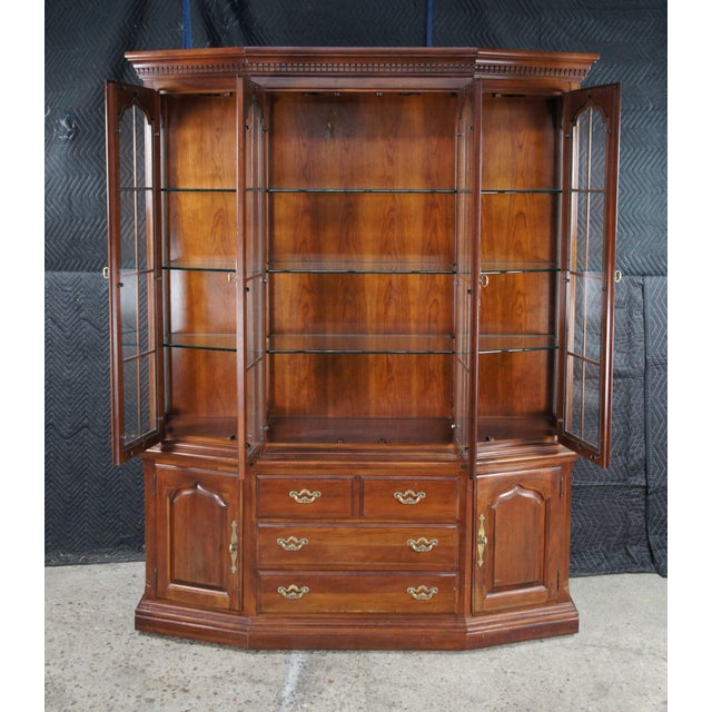 Thomasville Late 20th Century Thomasville Collectors Cherry Traditional Canted Front Lighted China Cabinet For Sale - Image 4 of 18