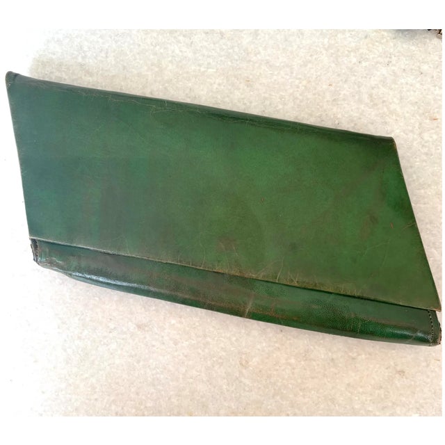 Vintage Kelly Green Leather Mid Century Envelope Clutch Purse by Vailerie For Sale - Image 4 of 6