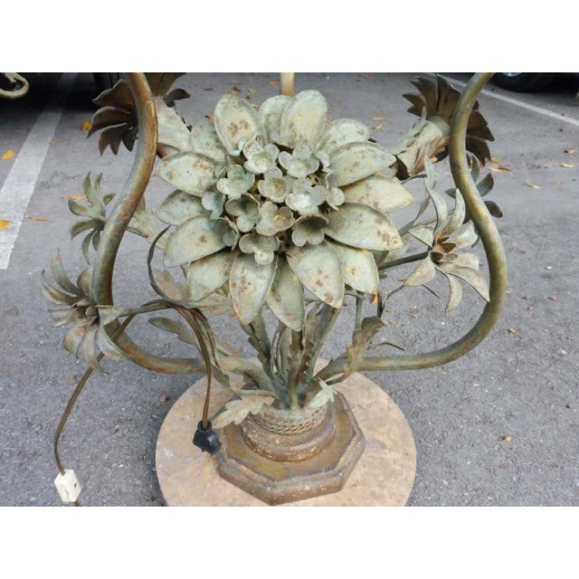 Hollywood Regency 1960's Vintage Italian Hollywood Regency Tole Flowers Table For Sale - Image 3 of 7