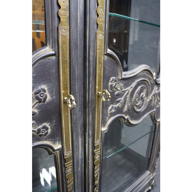 Wood Late 20th Century French Provincial Style Carved Display Cabinet / Vitrine For Sale - Image 7 of 18