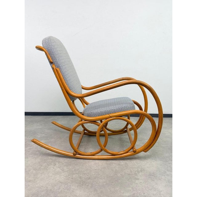 Mid-Century Modern Bentwood Rocking Chair from Ton, 1960s For Sale - Image 3 of 16