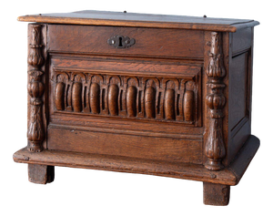 French Renaissance Chest in Carved Oak, 1600s