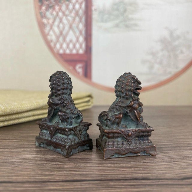 Pair of Miniature Bronze Guardian Lions – 1.8" Foo Dog Statues on Pedestals For Sale - Image 4 of 9