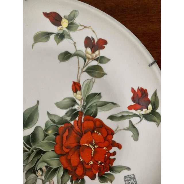 Early 20th Century Chinoiserie Floral and Butterfly Wall Plates, Pair For Sale - Image 10 of 14