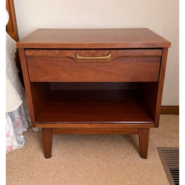 Mid-Century Modern Mid 20th Century Modern Walnut Nightstands – Pair – Sculpted Fronts With Burl Accent Detail For Sale - Image 3 of 3