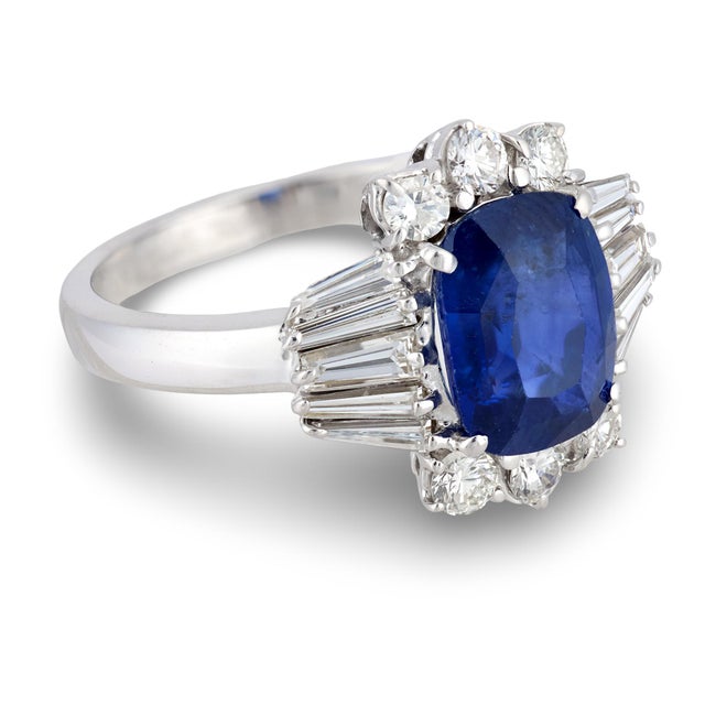 1950s Gia 4.07 Carat Ceylon Sapphire Diamond Platinum Cocktail Ring, Size 9.5 For Sale - Image 4 of 7