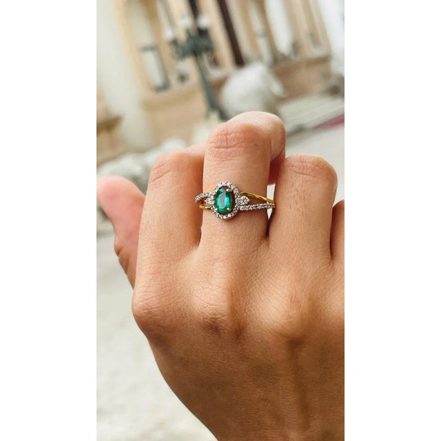 Modern Genuine Emerald Diamond Women Engagement Ring in 18k Solid Yellow Gold Size 7 For Sale - Image 3 of 13