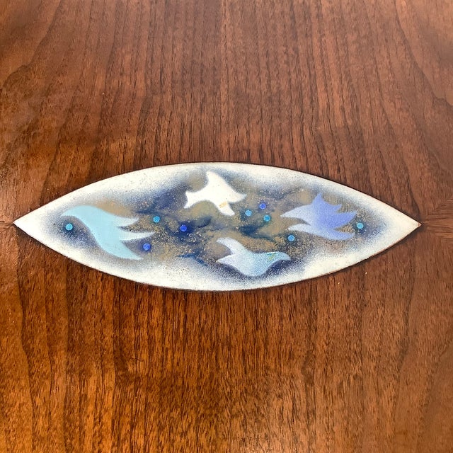John Stuart Inc. Walnut Two-Tier End Table — Enamel Inlay Top, Splayed Legs, 1960s For Sale - Image 12 of 12