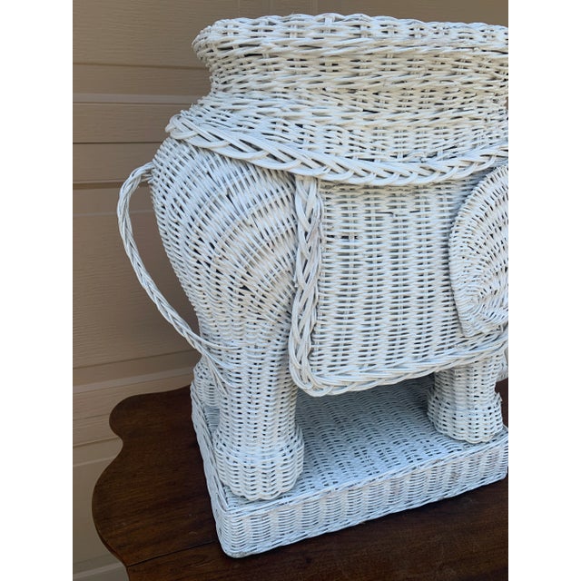 A Palm Beach Icon | White Wicker Elephant Drinks Table, 1970s For Sale In South Bend - Image 6 of 12