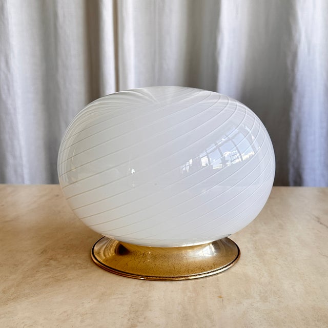1970s White Swirl Murano Glass Table Lamp with Brass Bases, 1970s For Sale - Image 5 of 18
