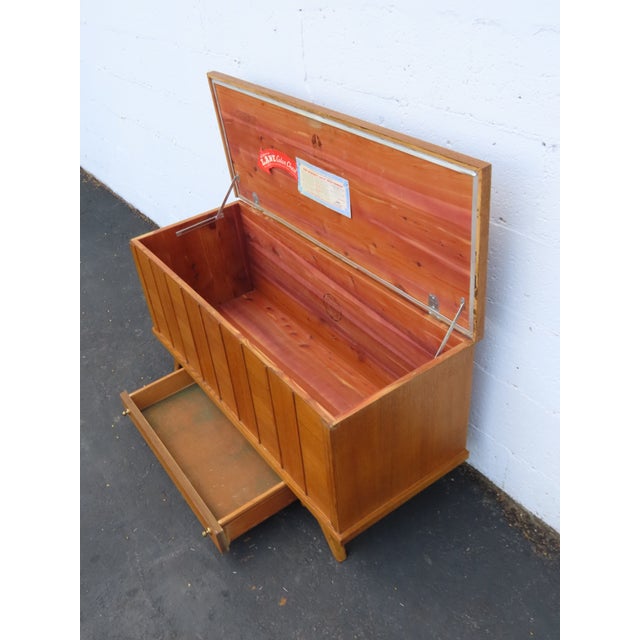 Lane Mid Century Modern Cedar Chest Blanket Trunk Bench With a Drawer 6587 For Sale - Image 13 of 16