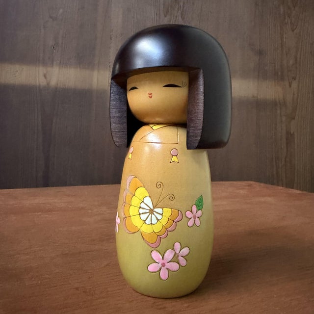 Sōsaku Kokeshi Chōchō by Fujikawa Masae, 1990s For Sale - Image 9 of 9