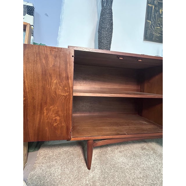 Broyhill Vintage Walnut Console Credenza Sculptra by Broyhill, Attributed For Sale - Image 4 of 6
