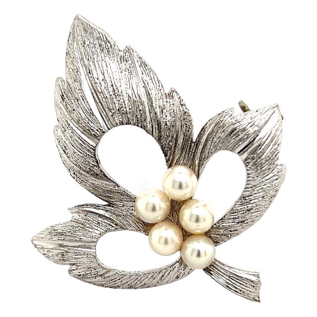 1990s Pair of Mikimoto Estate Akoya Pearl Leaf Brooch Pin Sterling Silver For Sale