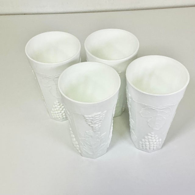 Glass 1970s Vintage Americana Arts & Crafts Indiana Glass Grape Milk Glass Tumblers - Set of 4. For Sale - Image 7 of 8