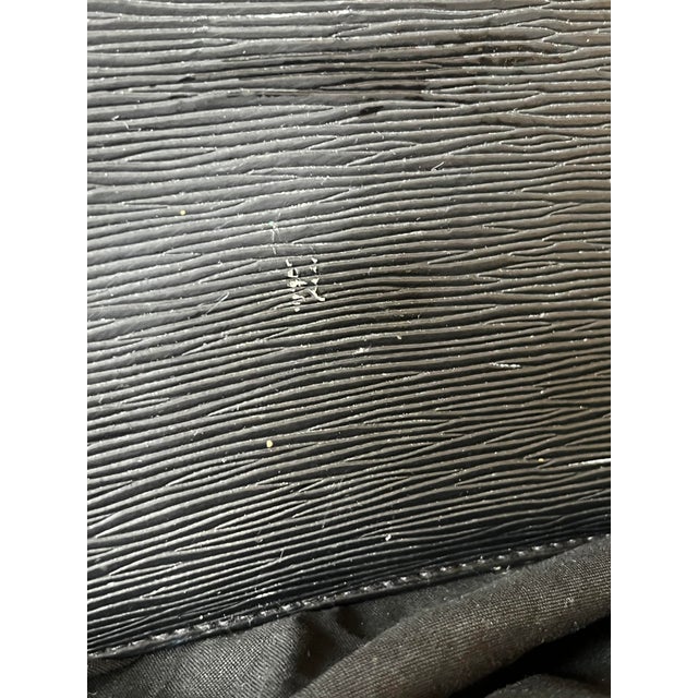 Vintage 1980s Louis Vuitton Black Epi Ombre Clutch With Resin Handles For Sale - Image 12 of 13