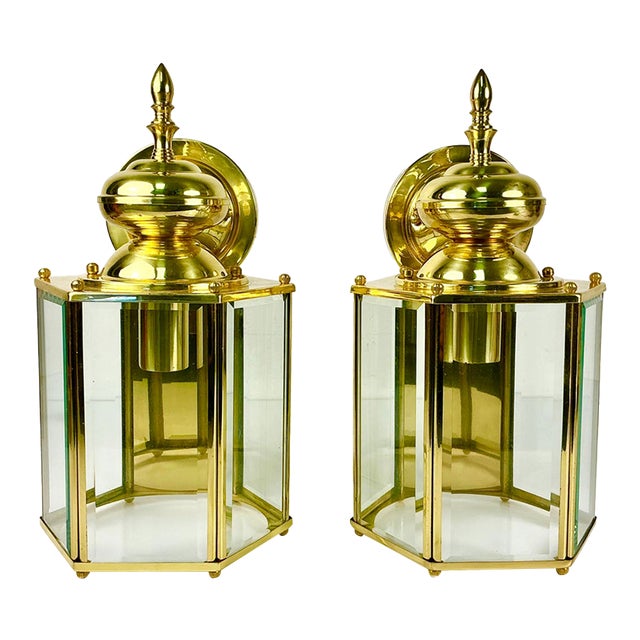 1980s Vintage Hollywood Regency Federal Brass Lantern Style Wall Sconces - A Pair For Sale