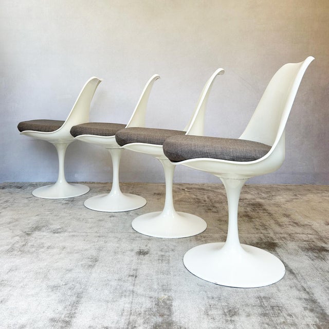 Set of four white mid-century swivel tulip chairs by Rudi Bonzanini, produced under license from Eero Saarinen's iconic...