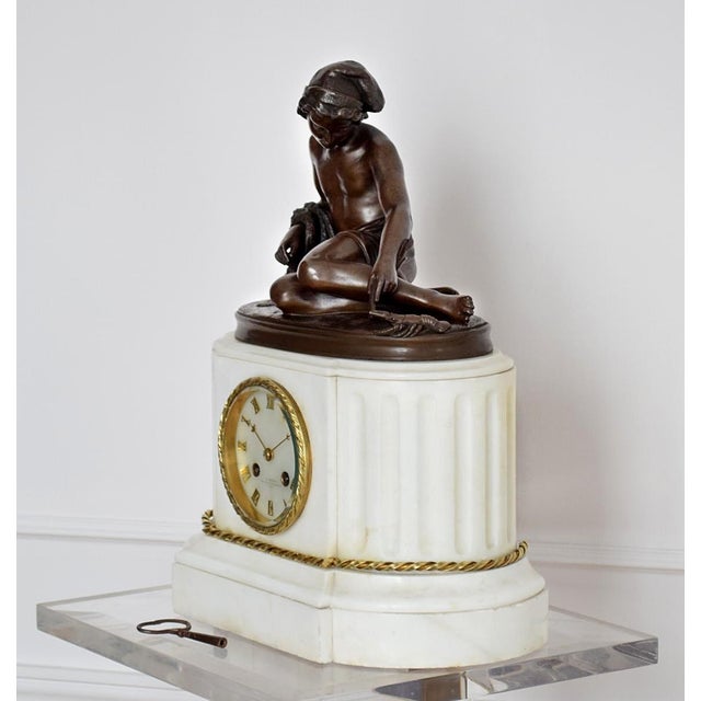 Beautiful clock with a white marble base enhanced with gilded bronzes. Clock signed by F.Gautier – rue des Fossés –...