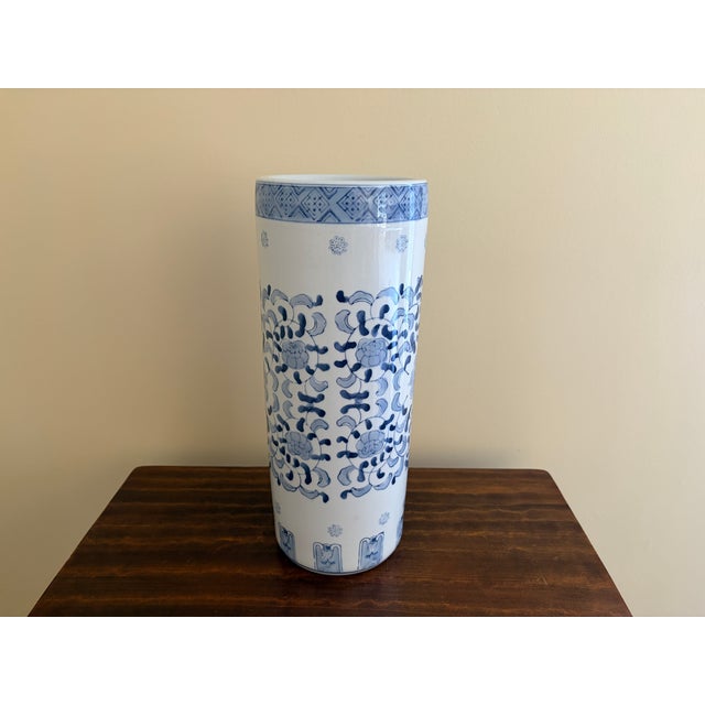 Vintage Chinoiserie Blue & White Porcelain Umbrella Stand With Floral Motif For Sale - Image 13 of 13