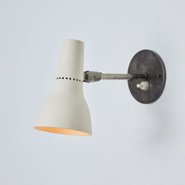 Mid-Century Modern 1950s Giuseppe Ostuni Model #109-1 'Tubetto 2 Snodi Piccoli' Wall Lamp for Oluce For Sale - Image 3 of 13