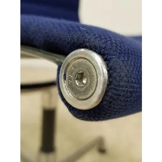 Metal 50th Anniversary Edition Herman Miller Aluminum Group Management Chair For Sale - Image 7 of 12