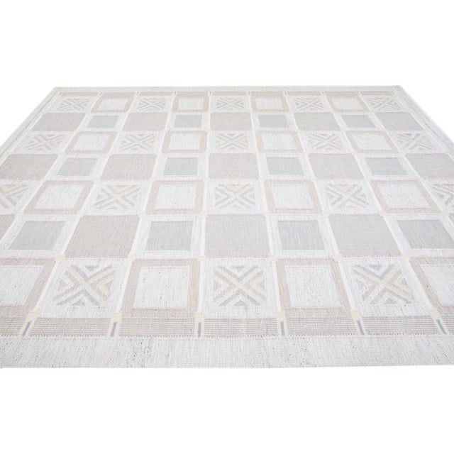 Modern Flatweave Geometric Light Gray Wool Rug "Coraline" by Doris Leslie Blau For Sale - Image 4 of 6