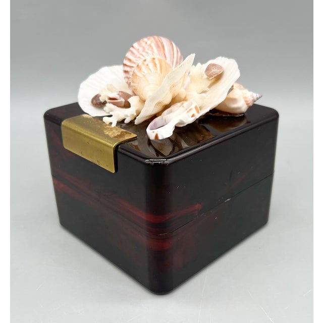 Late 20th Century Vintage Jenny Wakefield Faux Tortoiseshell Lucite Seashell Trinket Box – Coastal / Hollywood Regency For Sale - Image 5 of 12